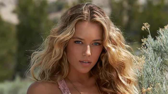 Hannah Ferguson was photographed by Ben Morris on Route 66.